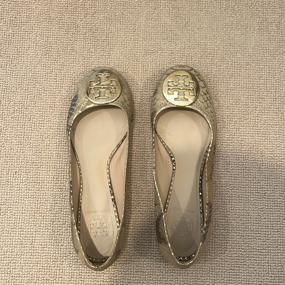 Size 8.5 Tory Burch flats, gold snakeskin with gold medallion